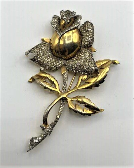 Mazur, Large Gold Tone Flower Brooch with Rhinestones (1 of 5)