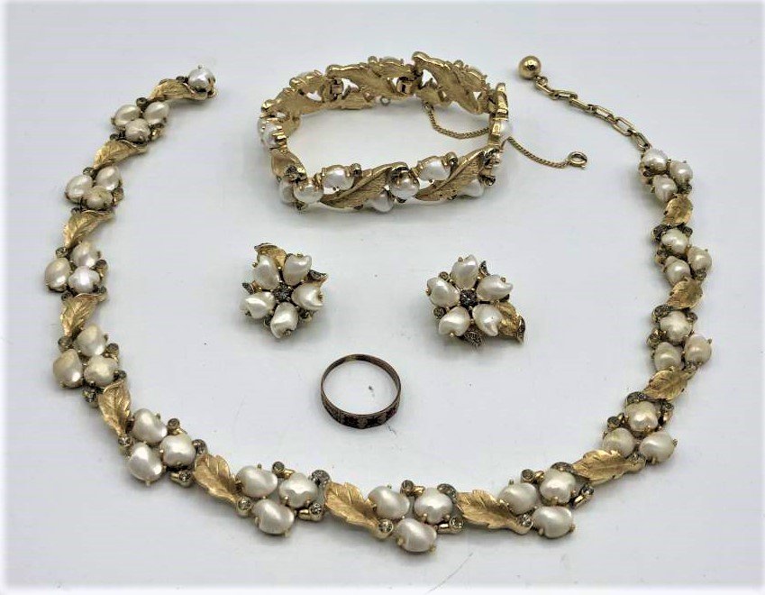 Trifari Set: Necklace, Bracelet, Earrings, Faux Pearls (1 of 8)