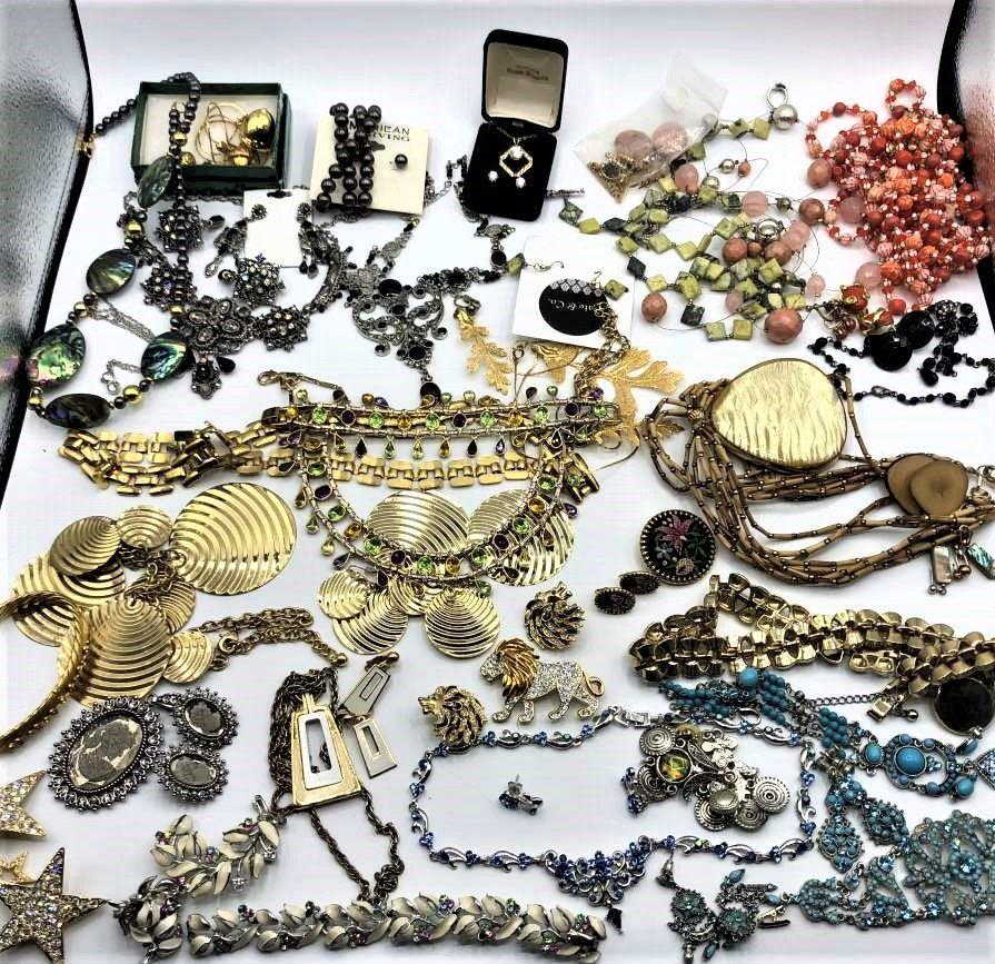 Large Grouping Assorted COSTUME JEWELRY SETS (1 of 7)