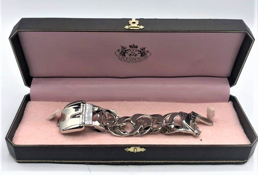 Juicy Couture , Chrome Belt Buckle Links Bracelet: Juicy Couture , Chrome Belt Buckle Links Bracelet in original box. Marked : Juicy Couture. Size 7 in. length , 1.25 in. wide.