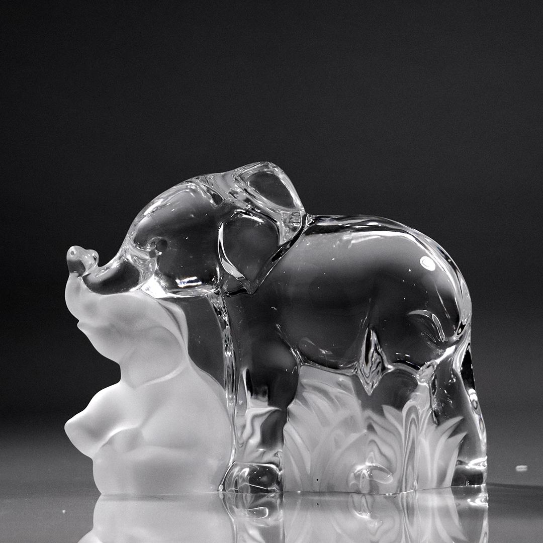 Lenox Fine Crystal Glass Elephants Figurine Satin Clear: Lenox Fine Crystal Glass Elephants Figurine Satin and Clear. Original label. Size: 6 in. height x 7 in. length