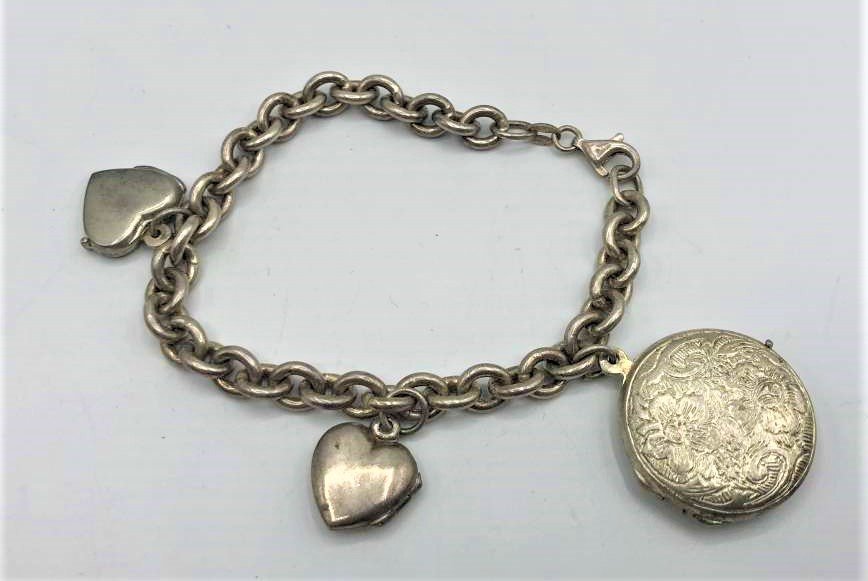 .925 Sterling Silver Bracelet 3 Lockets 2 are Hearts: .925 Sterling Silver Bracelet 3 Lockets 2 are Hearts. Size: 7 in. length