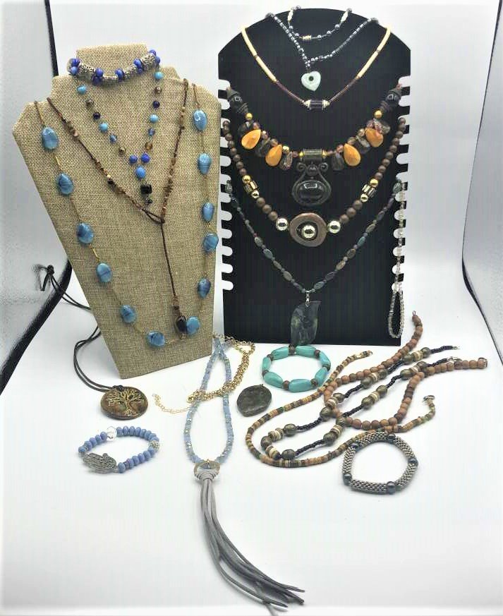 20 Assorted Costume Jewelry Stones Necklaces Bracelets: [20] Assorted Costume Jewelry Stones and Beads Necklaces and Bracelets. Nice Variety. Note: Displays not included.