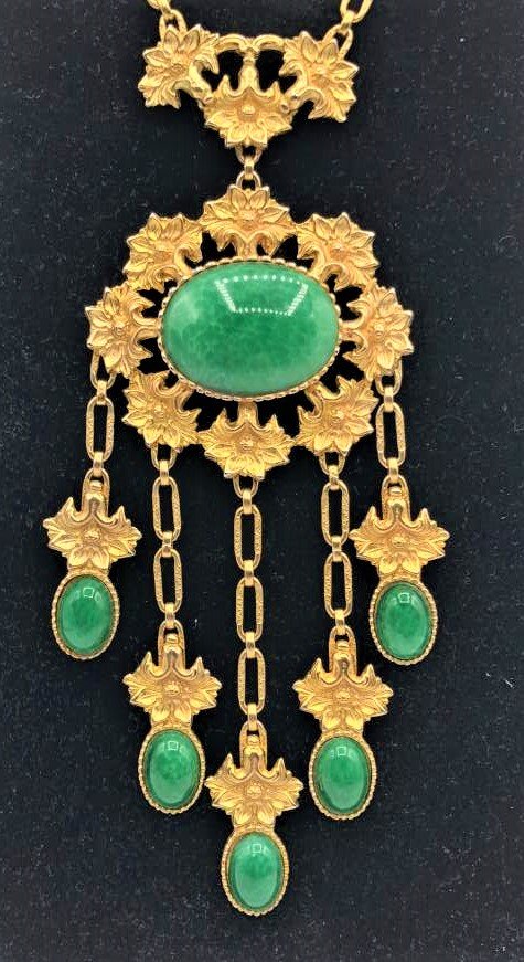Edwardian Style Necklace Gold Tone Green Jade Stones: Costume Jewelry Necklace Cast Gold Tone Green Stones, Edwardian Style, Large pendant with 5 drop smaller pendants, Green Polished Jade Stones. Size: pendant 6.5 in. length x 3 in. wide; chain 16 in. l