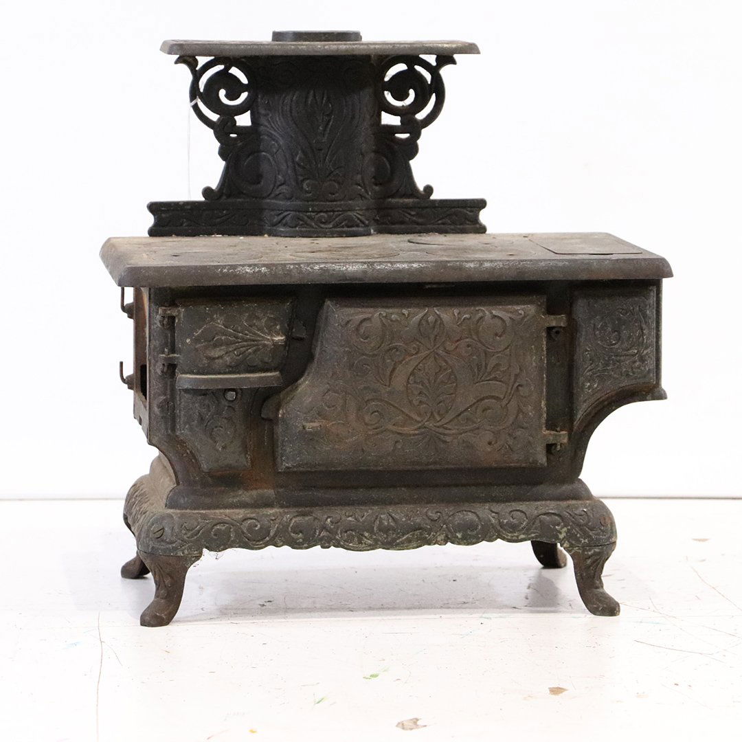 Victorian Cast Iron Salesman's Sample Home Cook Stove: Victorian Cast Iron Salesman's Sample Home Cook Wood Stove. All original, Antique. Complete with accessory cook pot and skillets. Size: 17 in. height, 16 in. wide, 10 in. depth