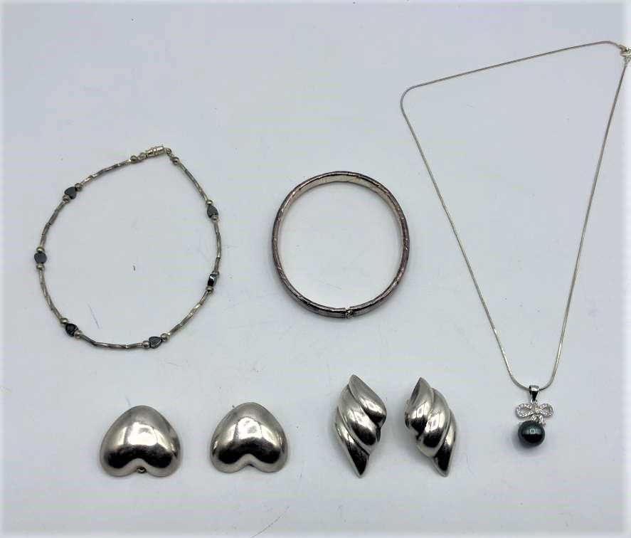 Sterling Group 2 Bracelets, Necklace, 2 Pairs Earrings: Sterling Group 2 Bracelets, Necklace, 2 Pairs Earrings. Marked: .925 ; Size: Necklace 1 in. pendant with black pearl, 18 in. chain length; bracelet 2.75 in. diameter, bracelet 3.5 in. diameter; Earrli