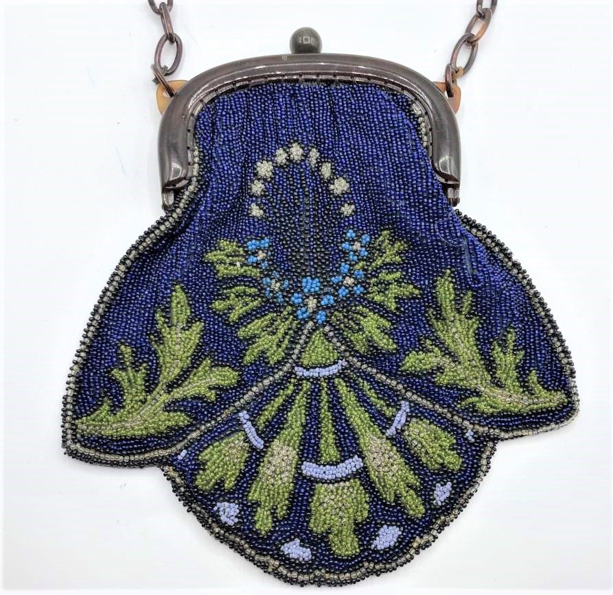 Vintage Blues and Green Beaded Purse Bakelite Chain: Vintage Blues and Green Beaded Purse Bakelite Chain. Size: 8.5 in. x 8 in.