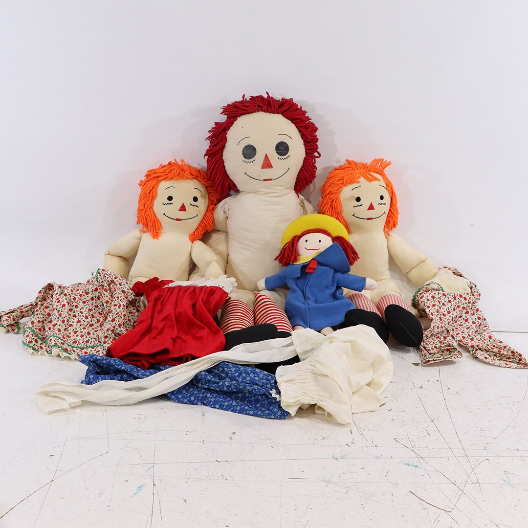 [4] Four Vintage Assorted Raggedy Ann Dolls: [4] Four Vintage Assorted Raggedy Ann Dolls. Size: 14 in. length to 34 in. length