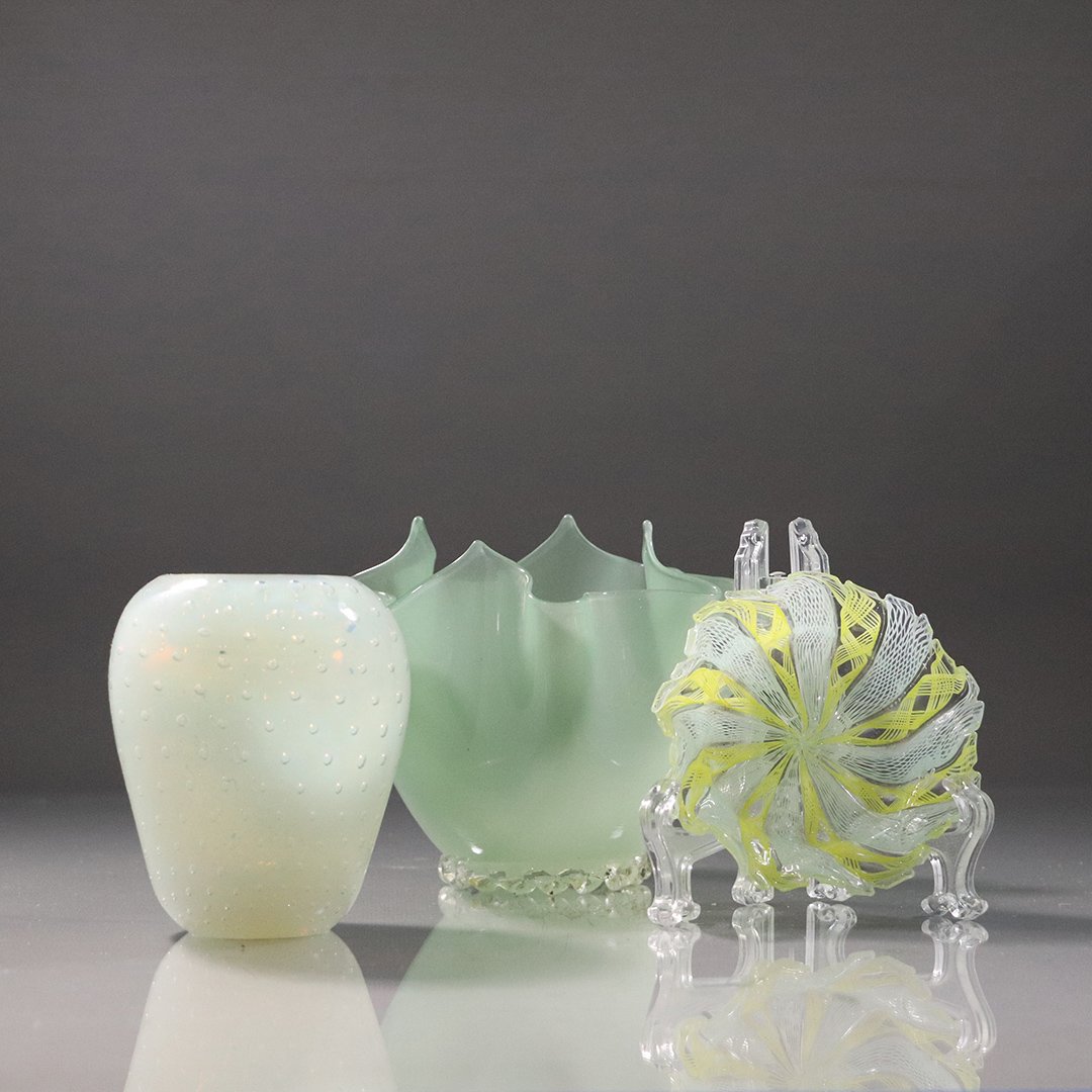 [3] Three Assorted Italian Glass Murano, Venini Style: [3] Three Assorted Italian Glass Murano, Venini Style, Handkerchief vase. Vintage. Sizes: 3.75 in. height to 4.5 in. height.