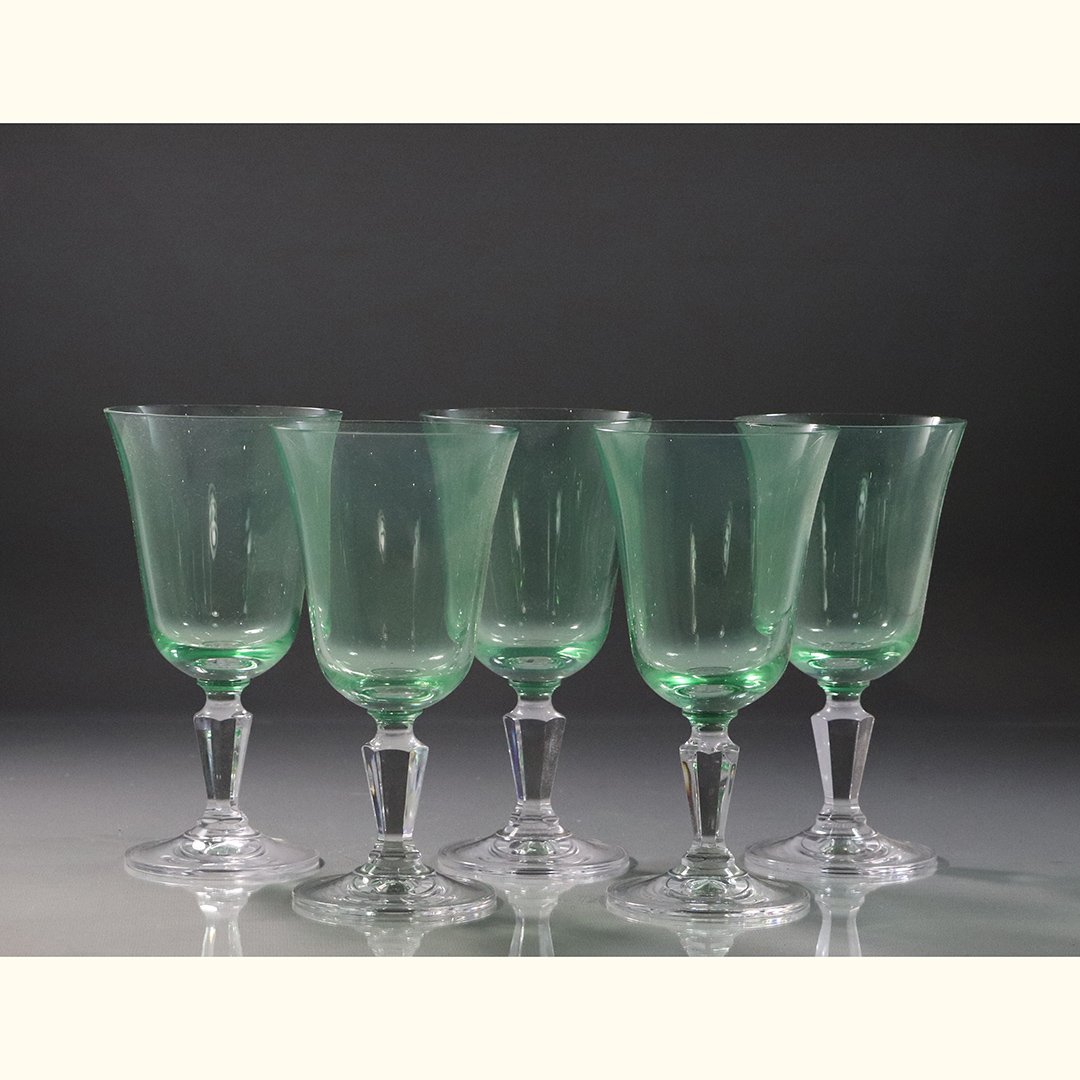 [5] Five Opaque Green Glass Wine Glasses Stemware: [5] Five Opaque Green Glass Wine Glasses Stemware. Good quality glass. Size: 7.5 in. height, 3.75 in. wide