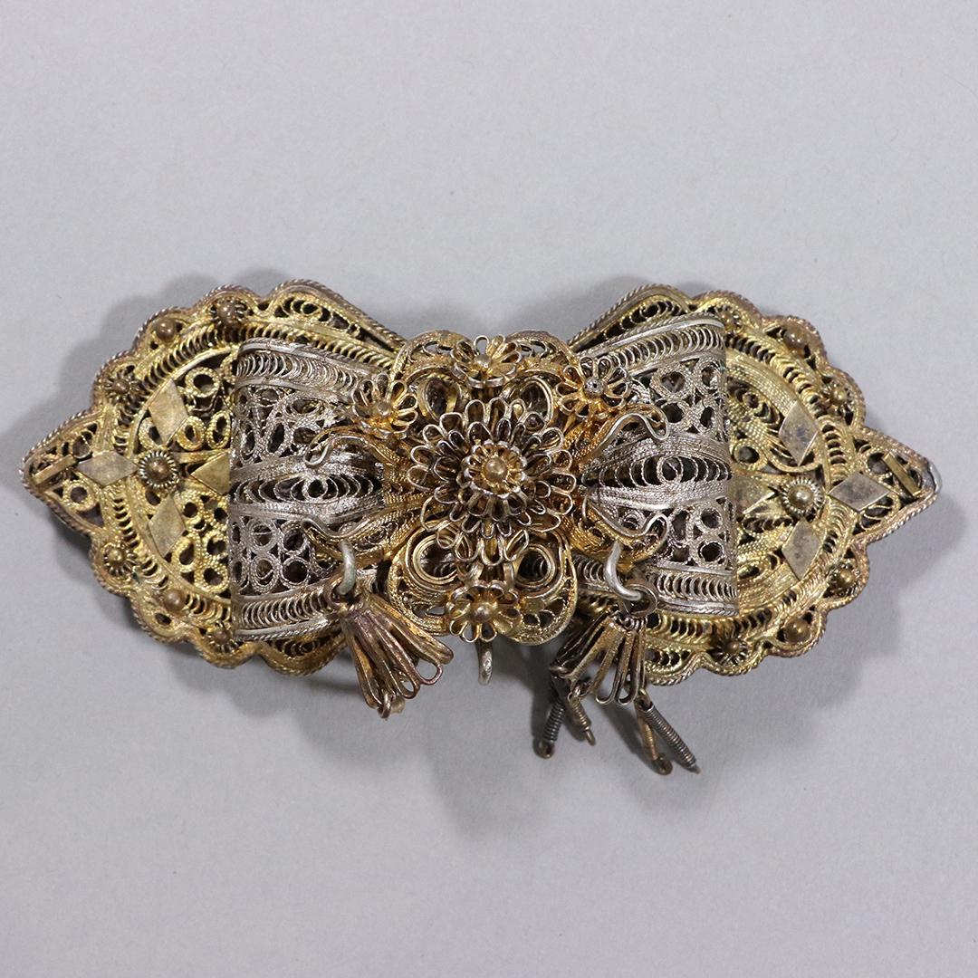 Vintage Edwardian Ornate Metal Belt Buckle: Vintage Edwardian Ornate Metal Belt Buckle. size: 4.5L x 2w