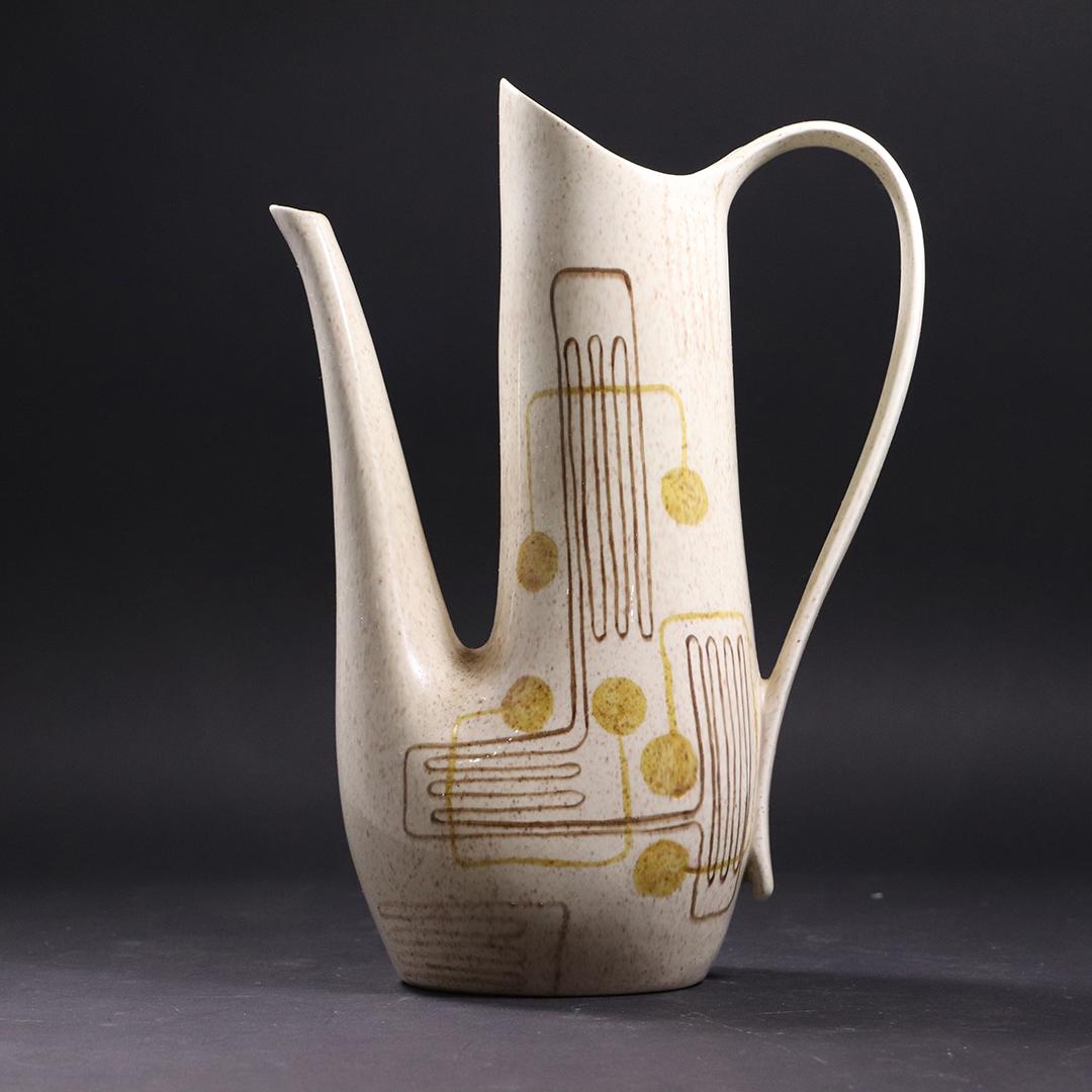 Mid-Century Modern Stylish Red Wing Pottery Pitcher: Mid-Century Modern Stylish Red Wing Pottery Pitcher. size: 12h x 9w