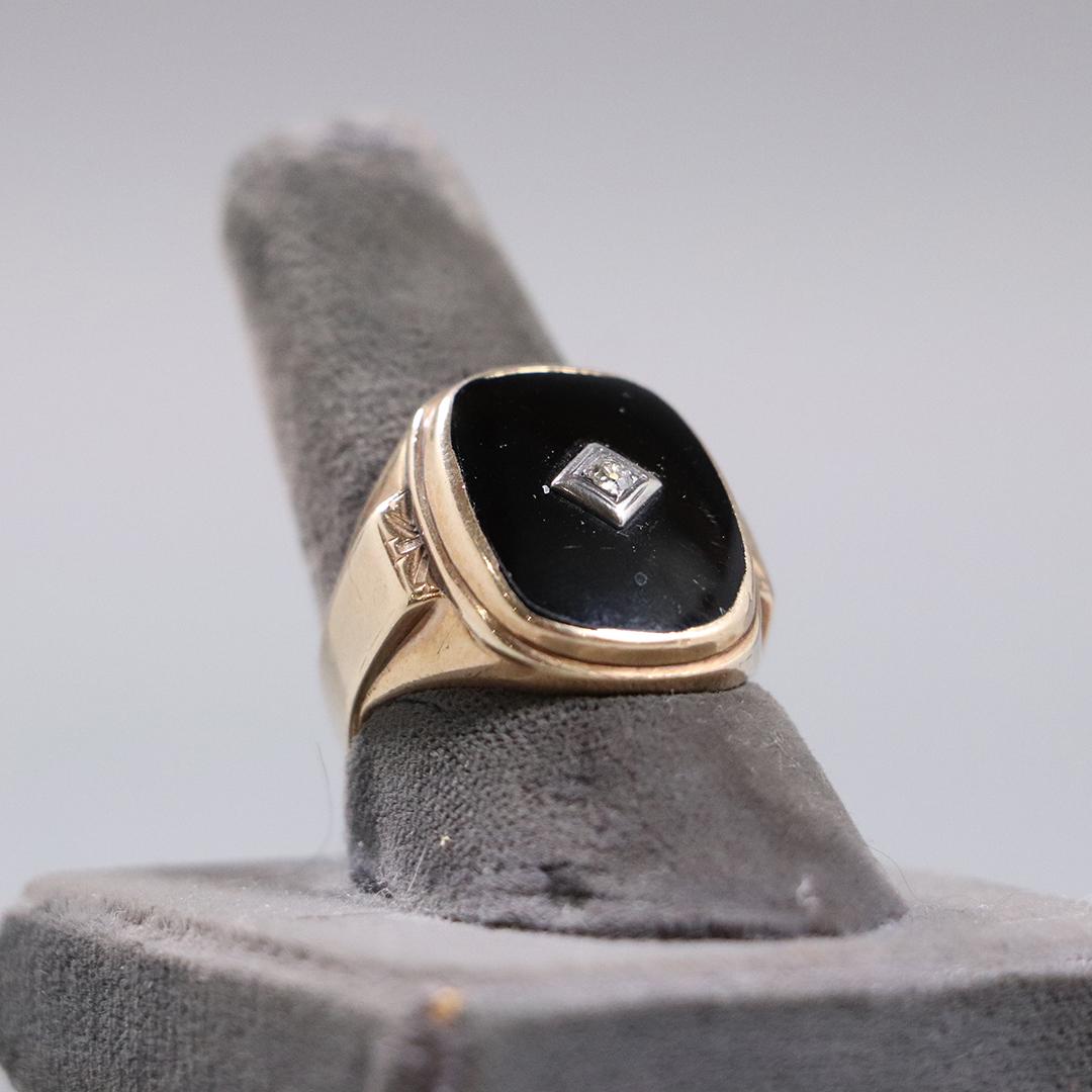 Men S 10 K Yellow Gold Ring Black Onyx Diamond Center Jul Donny Malone Auctions In Ny Men S 10 K Yellow Gold Ring Black Onyx Diamond Center Jul Donny Malone Auctions In Ny