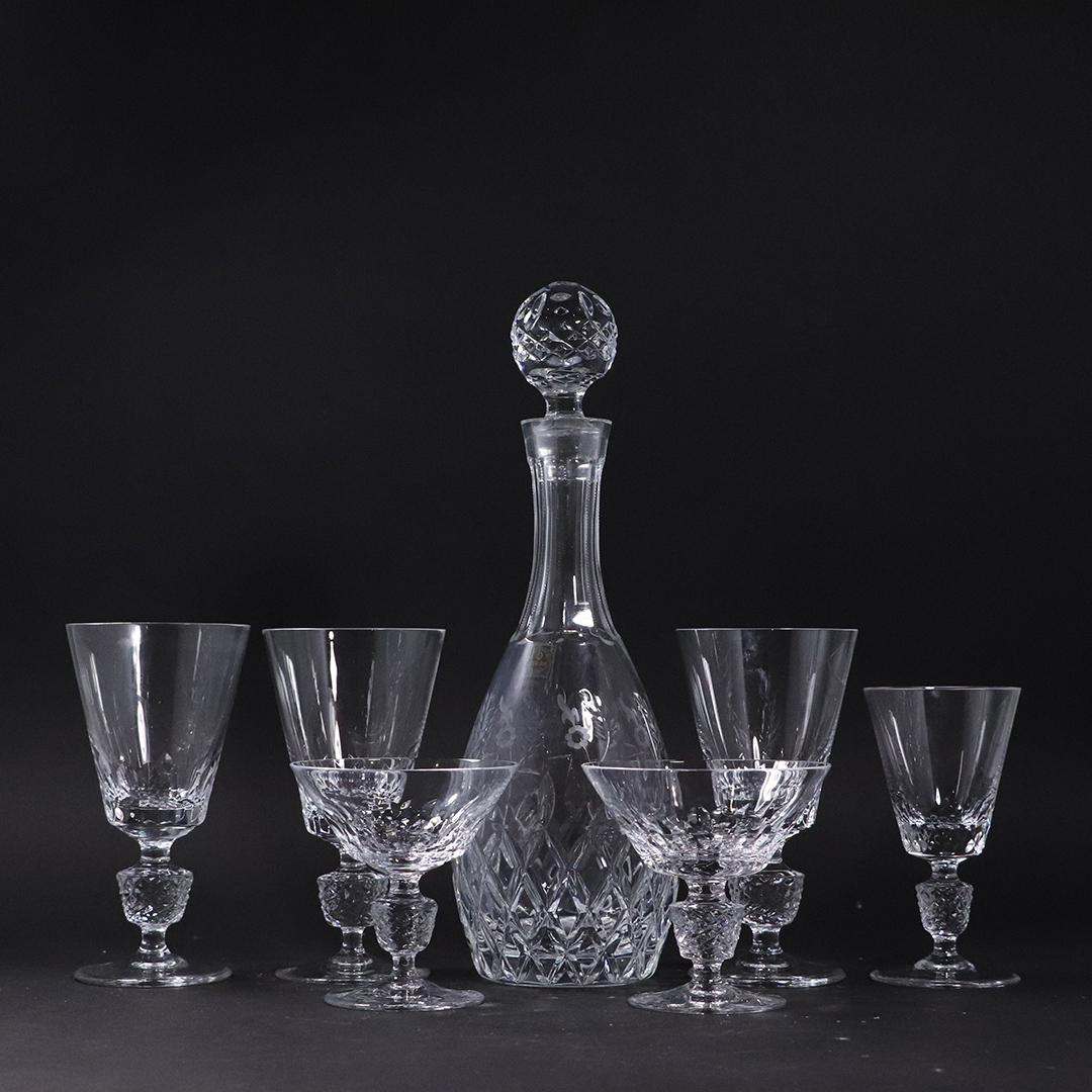 Etched Glass Crystal Decanter with 6 Assorted Glasses (1 of 13)