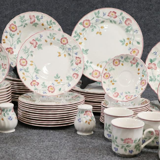 94 Piece Chruchill Staffordshire England Dinnerware Set (1 of 20)