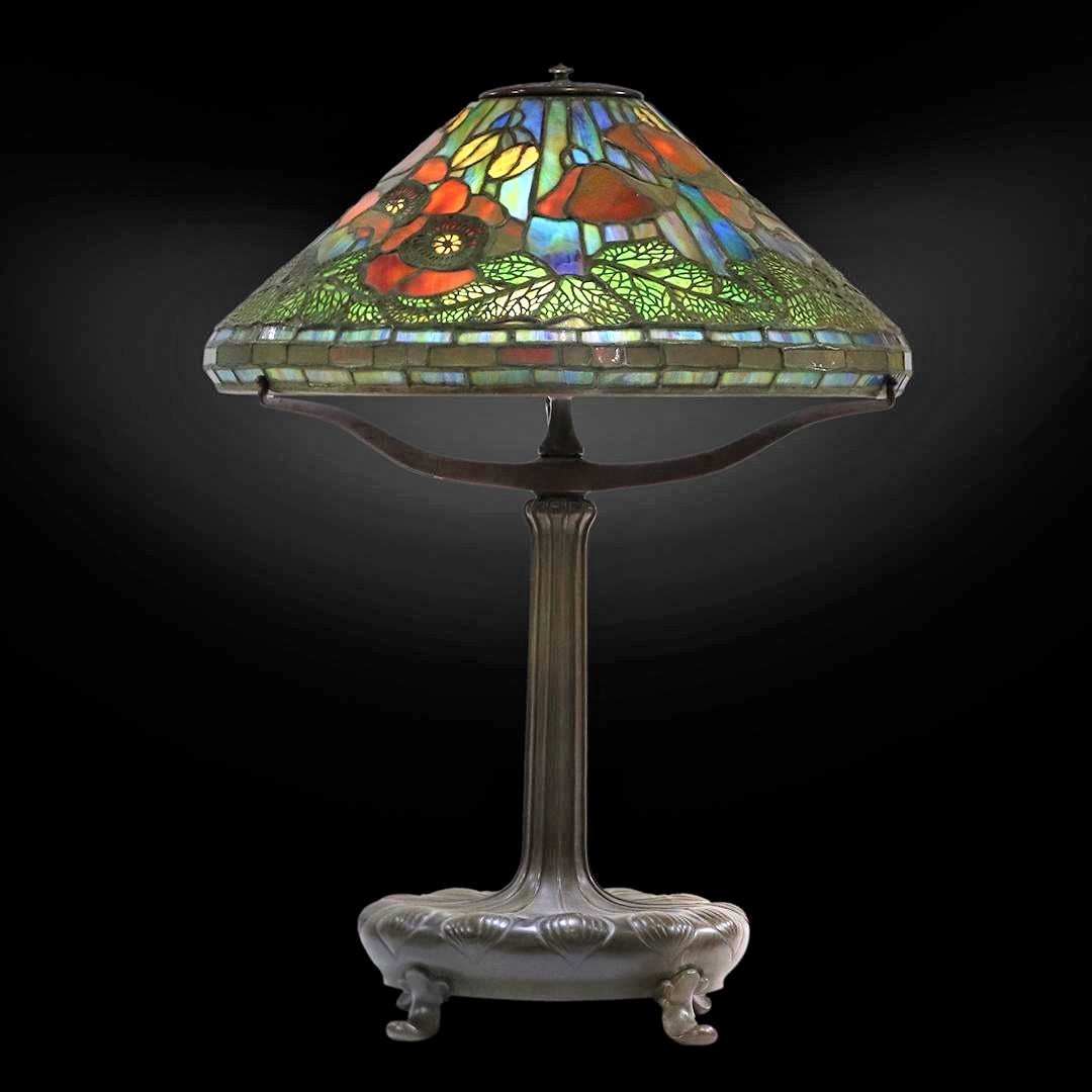 TIFFANY STUDIOS Poppy Tuck Rim Leaded Glass Lamp SIGNED (1 of 20)