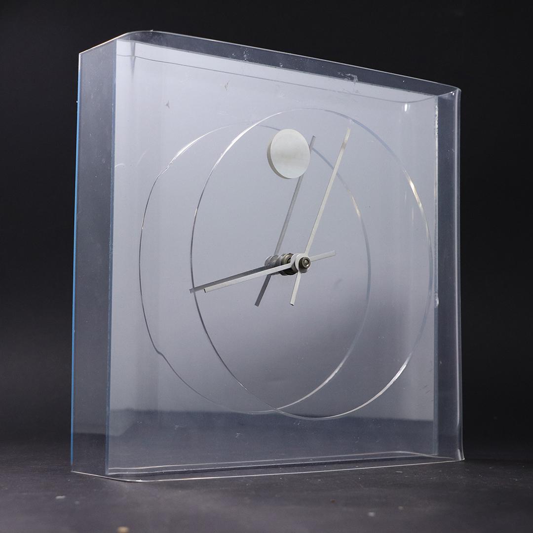COSMO Modern Design Lucite BO Clock (1 of 5)