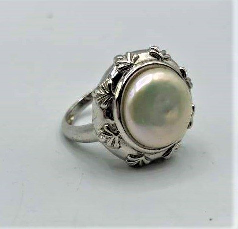 Sterling Silver Ring with Large Pearl Center, Size 8.25 (1 of 5)