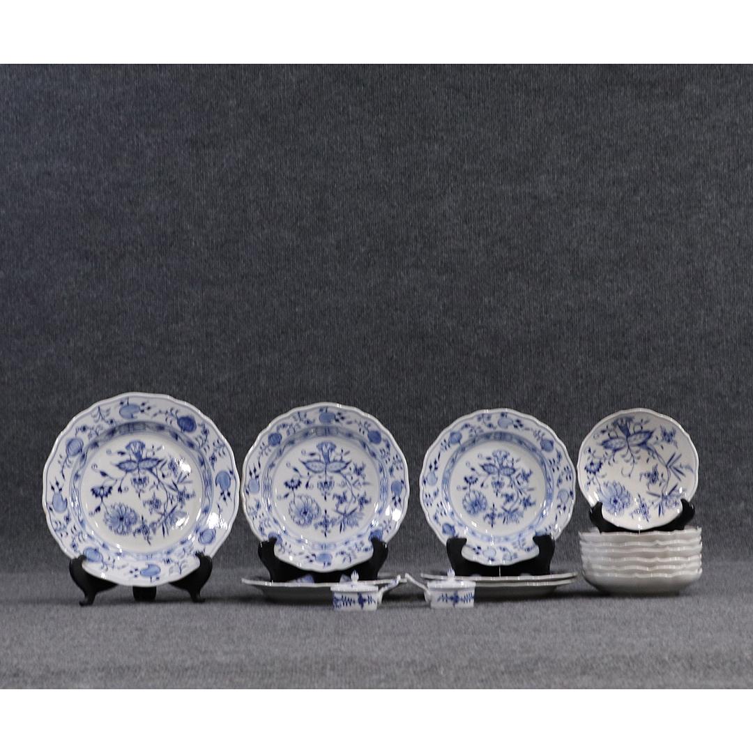 15 Pieces MEISSEN BLUE ONION Crossed Swords Dinnerware (1 of 10)