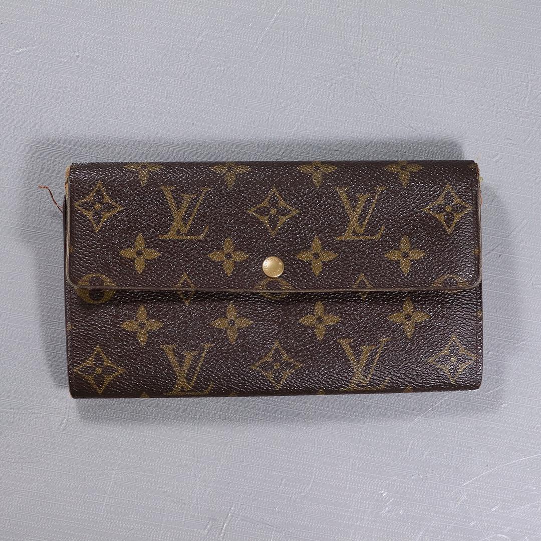 LOUIS VUITTON Leather Wallet, Used, Classic Monogram (1 of 8)