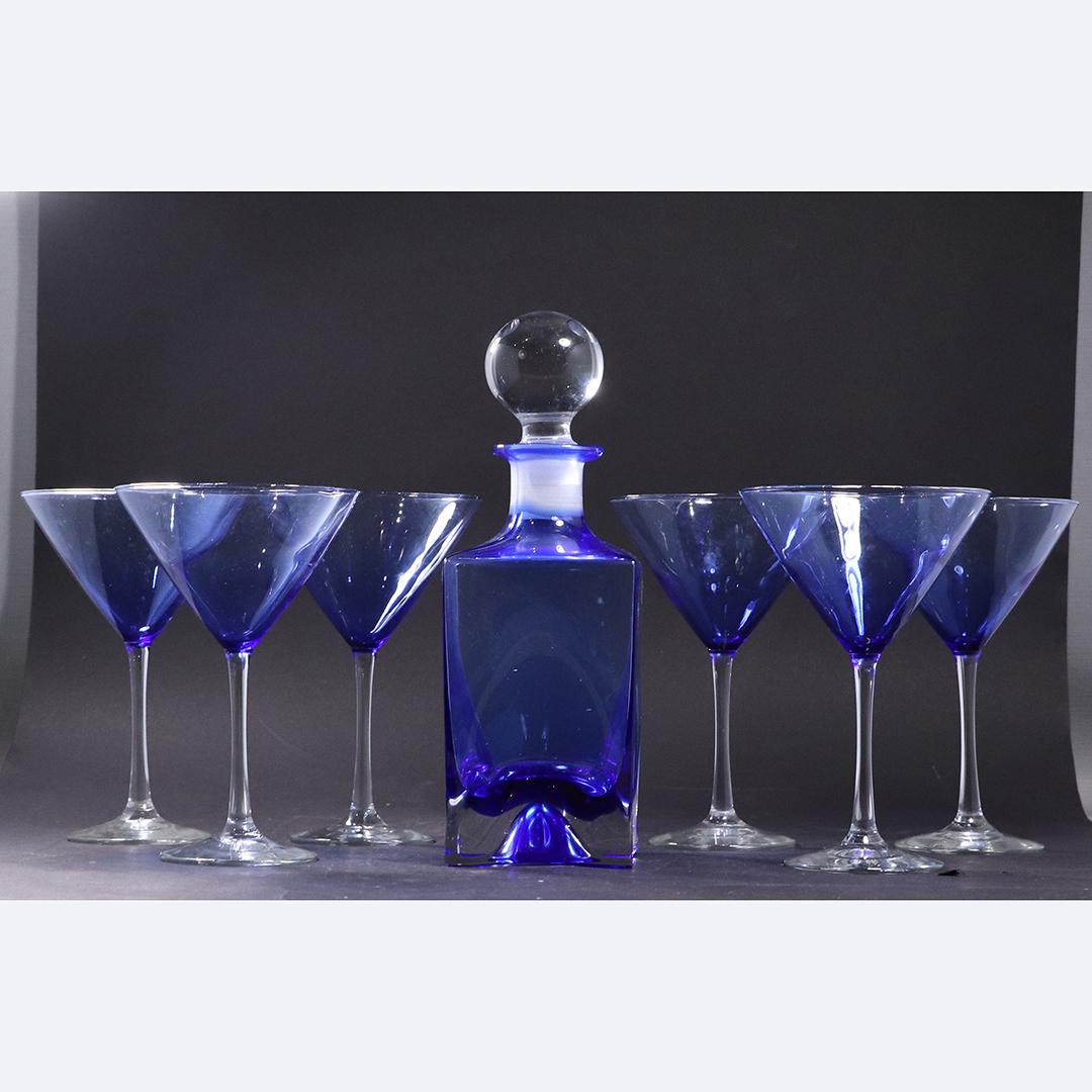 7 Pcs Blue Crystal Glass 6 Martini Glasses & Decanter: 7 Pcs Blue Crystal Glass 6 Martini Glasses & Decanter. size: 7.5h x 5w glasses, 11h x 3.75w decanter