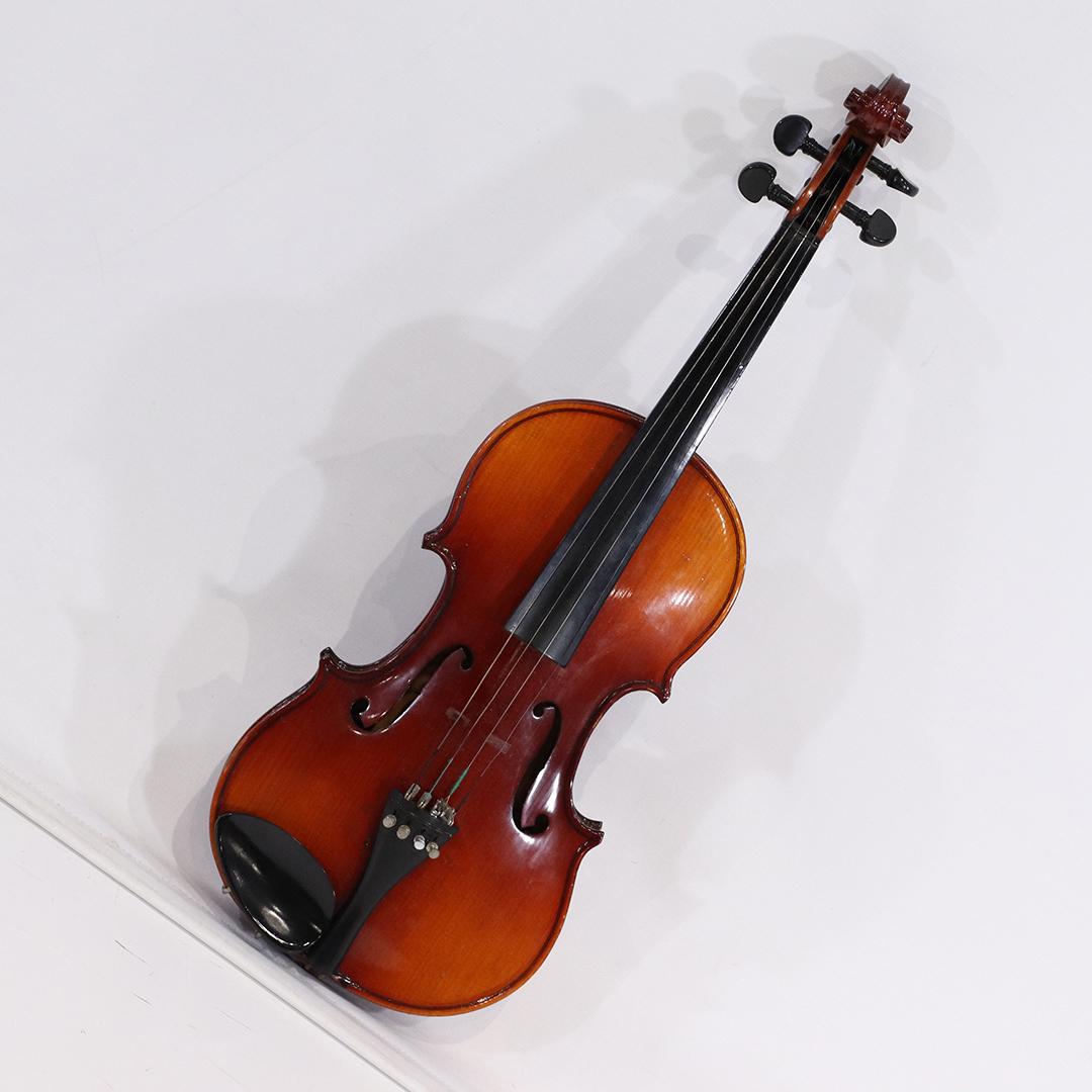 Violin with Bow in Case - Clean (1 of 9)