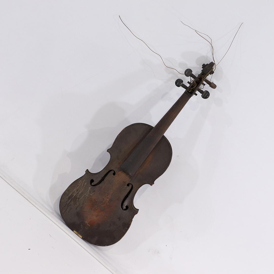 Antique Violin with Bow in Original Wood Case: Antique Violin with Bow in Original Wood Case. size: 23L x 8w