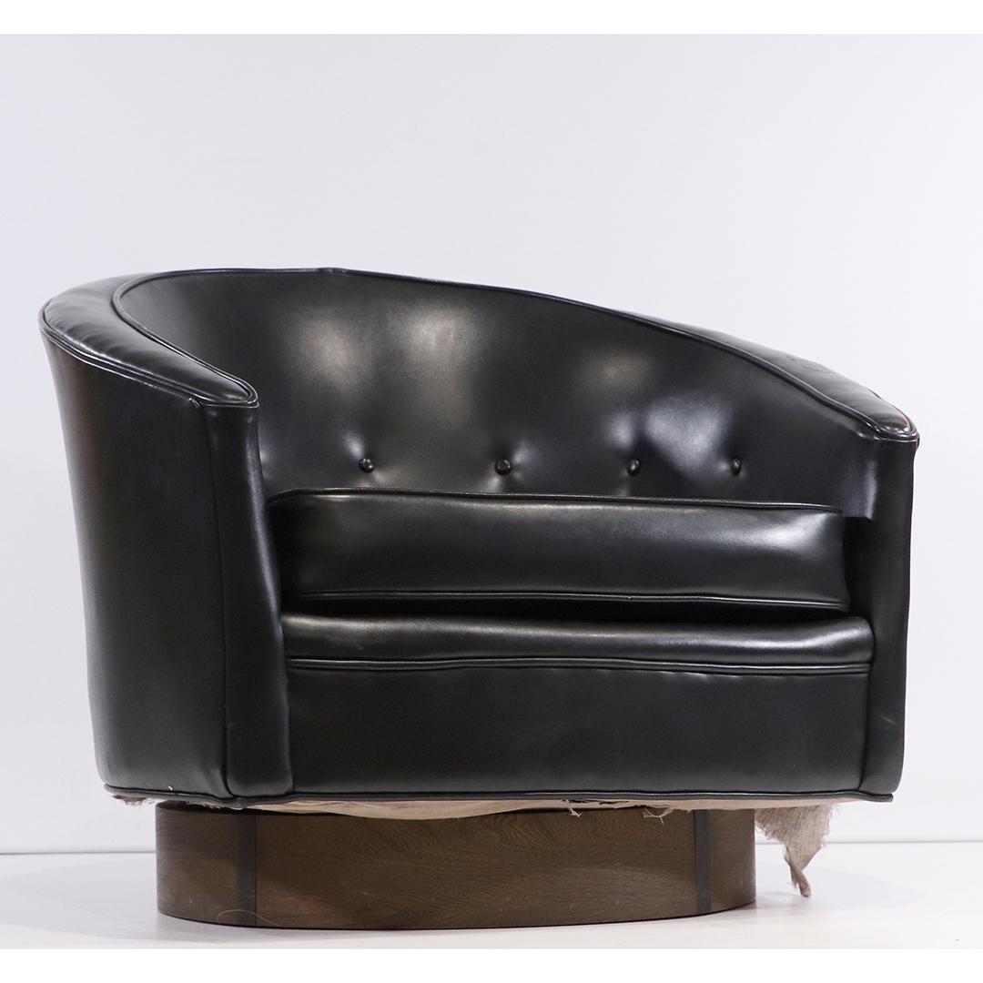 Milo Baughman Swivel Chair in Black Upholstery: Milo Baughman Swivel Chair in Black Upholstery - Clean. size: 25h x 31w x 27d