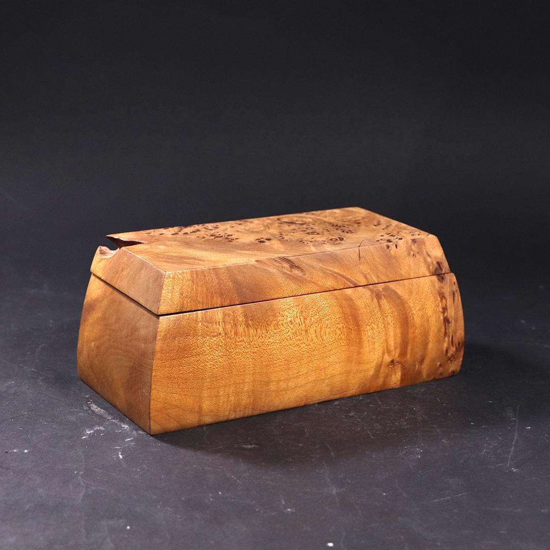 Michael Elkan Studio Polished Birdseye Maple Cover Box (1 of 6)