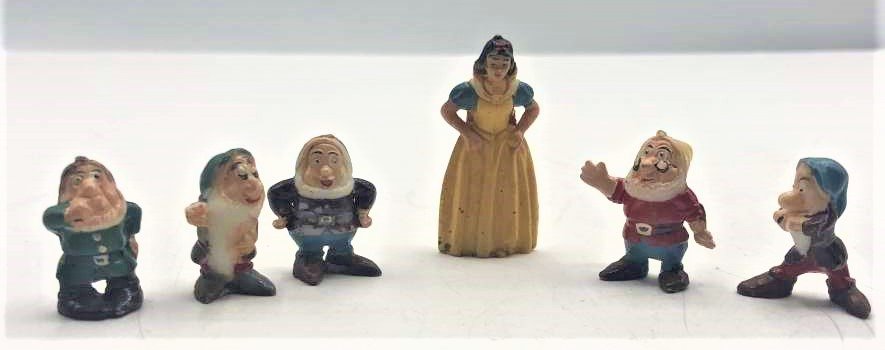Snow White and 7 Dwarfs Vintage Miniature Figures Set: Snow White and 7 Dwarfs Vintage Miniature Figures Set. Painted Hard Plastic, Vintage, Hong Kong, size: 1.5 in. to 1 in.