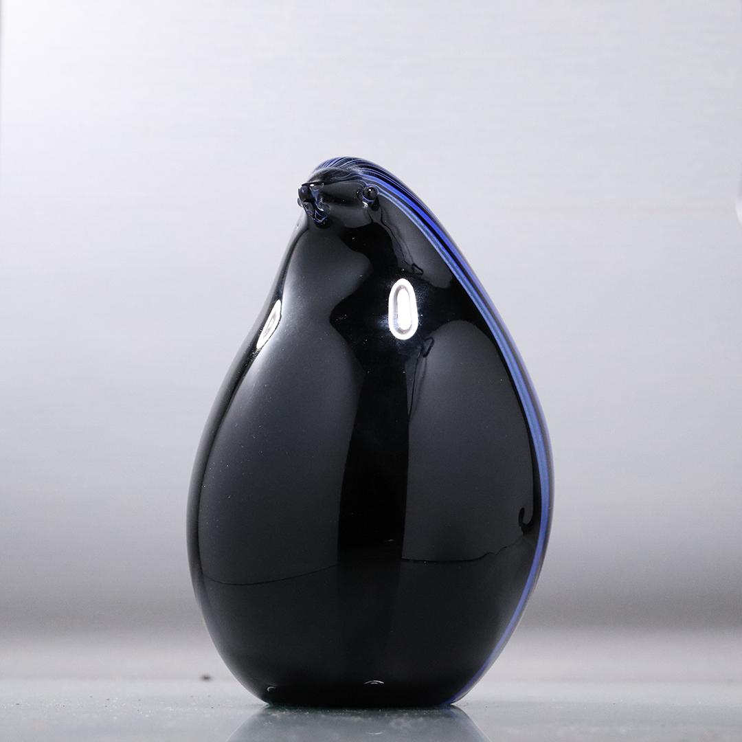 Italian Art Glass Mid-Century Modern Penguin Figure: Italian Art Glass Mid-Century Modern Penguin Figure. size: 8h x 5w