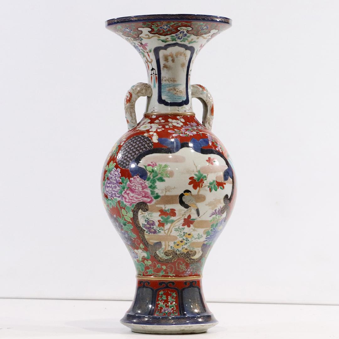 Large Oriental Imari Porcelain Palace Urn: Large Oriental Imari Porcelain Palace Urn. Note: bottom has drilled hole. Antique. size: 21.5h x 9w