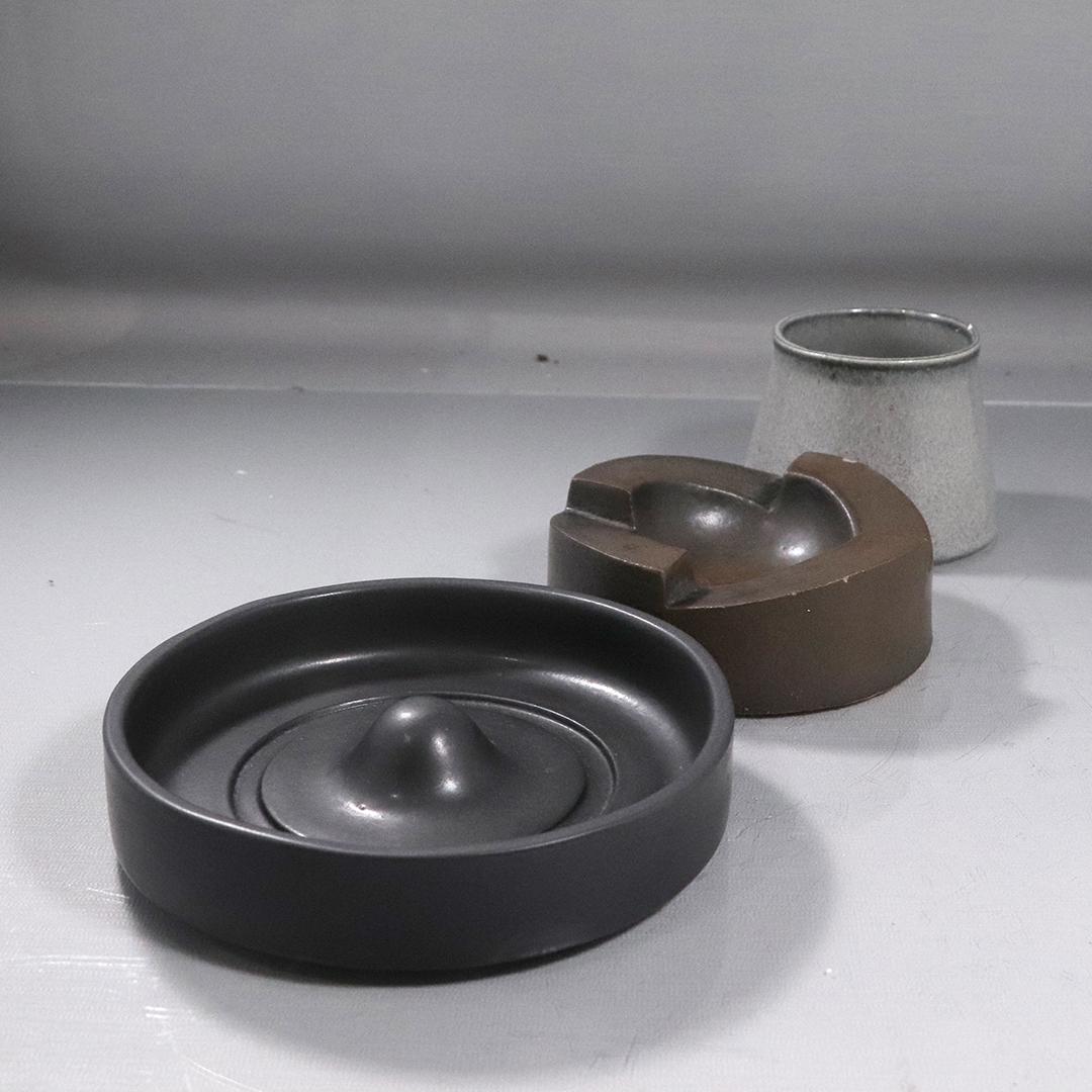 3 Assorted Mid-Century Bennington Pottery Ashtrays, Jar: 3 Assorted Mid-Century Bennington Pottery Ashtrays, Jar size: 1.5-3h range, 4-6.5w range. Vintage.