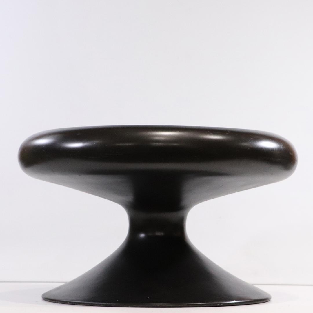 Eero Aarnio Syle Mid-Century Fiberglass Coffee Table: Eero Aarnio Syle Mid-Century Fiberglass Coffee Table . Dark Brown in color. Vintage. size: 18h x 30dia
