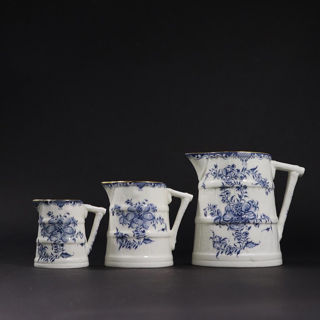 Set 3 Royal Worcester Graduated Size Porcelain Pitchers: Set 3 Royal Worcester Graduated Size Porcelain Pitchers. Blue and white. size: 2.5-4.5h range