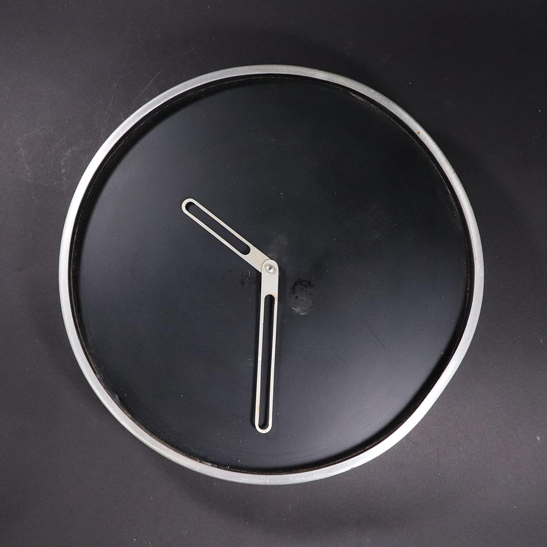 Howard Miller Black and Silver Modernism Wall Clock: Howard Miller Black and Silver Modernism Wall Clock. size: 13dia x 2.5d