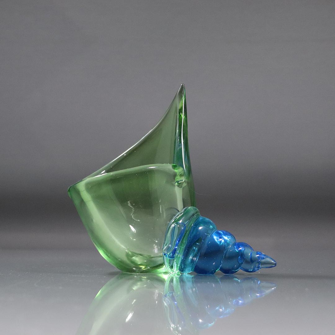 Color Glass Small Conch Vase Green and Teal Blue: Color Glass Small Conch Vase Green and Teal Blue. Mid-Century Modern. size: 5.5h x 6L