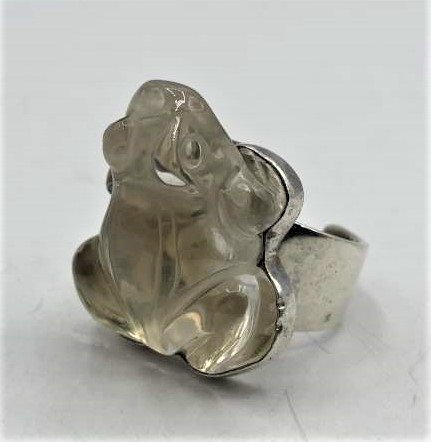 .925 Sterling Silver Lucite Frog Figure Ring Size 9.25: .925 Sterling Silver Lucite Frog Figure Ring Size 9.25 [adjustable]. Size frog 1 in. x 7/8 in.