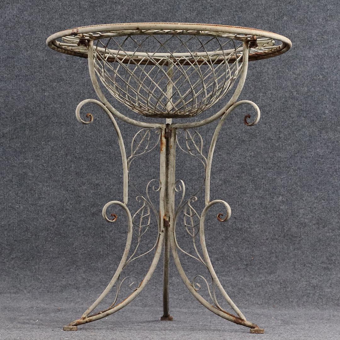 Vintage Metal Wire Fern Basket Round Table Stand: Vintage Metal Wire Fern Basket Round Table Stand. size: 27.5h x 23.5w
