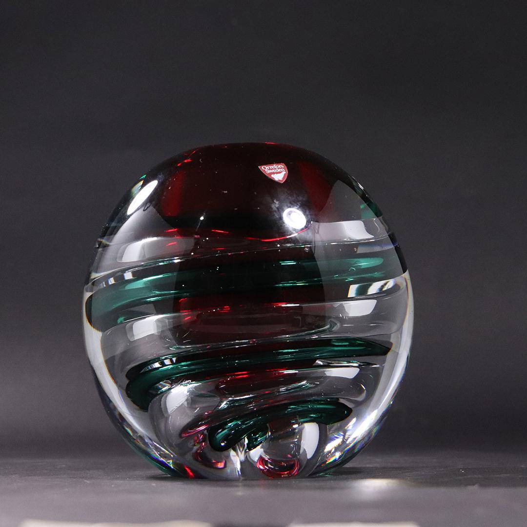 Orrefors Sweden Lars Hellsten Meteor Art Glass Vase: Orrefors Sweden Red and Green "Meteor" Swirl Art Glass Vase. Original label. Signed: Lars Hellsten. size: 6h x 5.5w
