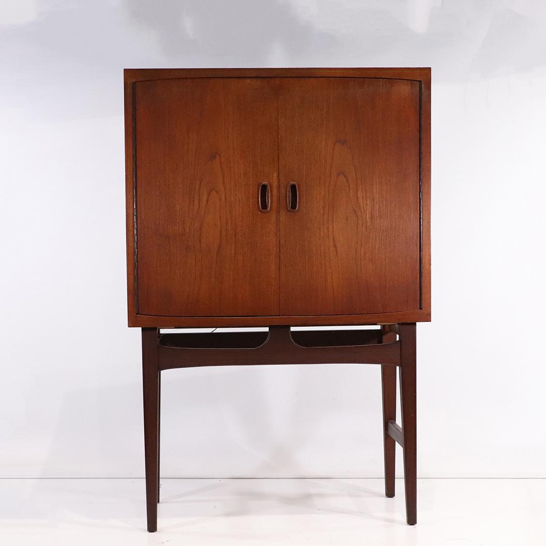 George Nelson Designed Teak & Walnut 2 Door Bar Cabinet: George Nelson Designed Teak & Walnut 2 Door Bar Cabinet. Clean. size: 50h x 33w x 15.75d