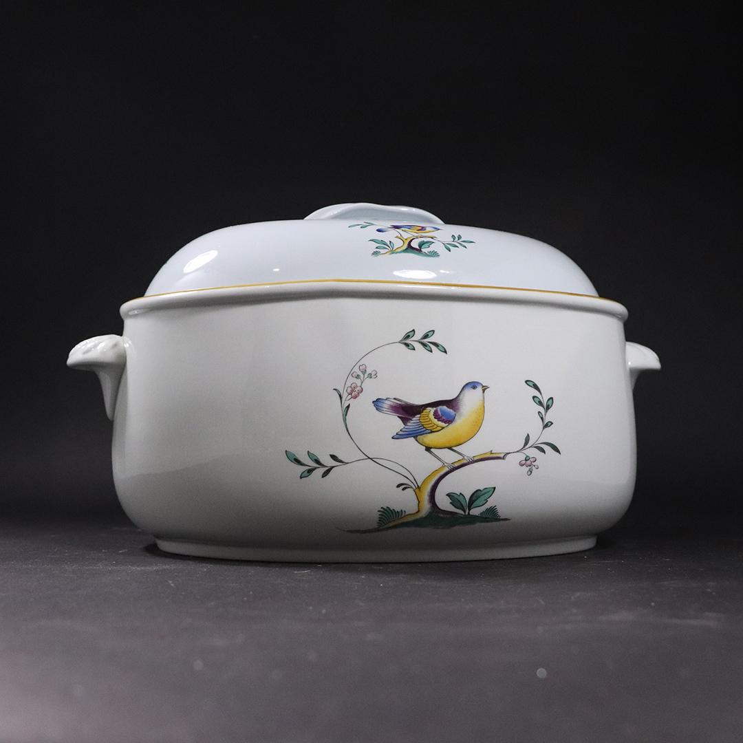 Spode England Porcelain Covered Casserole Dish, Bird: Spode England Porcelain Covered Casserole Dish, Bird. size: 6.5h x 12.5L x 8w