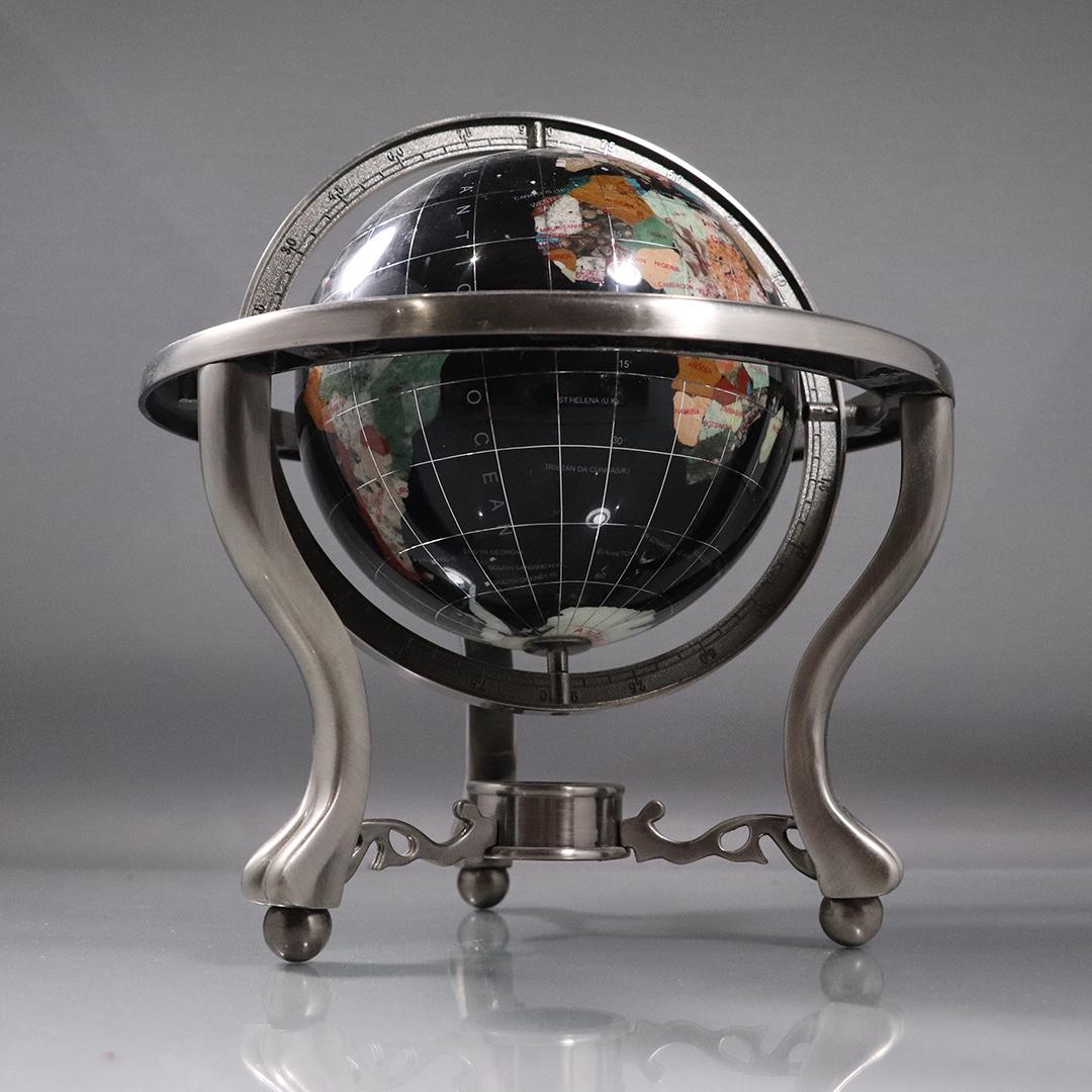 Decorator Desk Top World Globe with Compass Base: Decorator Desk Top World Globe with Compass Base. Clean. size: 10h x 9w