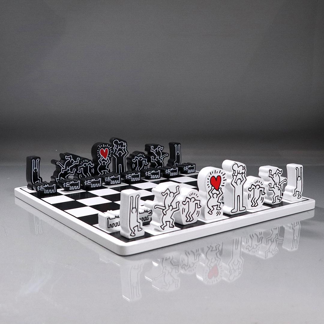 KEITH HARING Chess Set Jeu D'Echek, Vilac, in Orig. Box: HARING Chess Set Jeu D'Echek, Vilac, in Orig. Box. Clean, all complete. size: 11.75x11.75 board, 0.75-2.5h pieces range