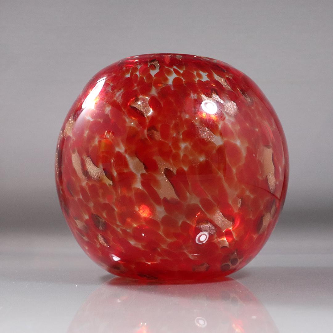 Czech Red Art Glass Rose Bowl Vase Mid-Century Modern: Czech Red Art Glass Rose Bowl Vase Mid-Century Modern. p> size: 7.5h x 7w