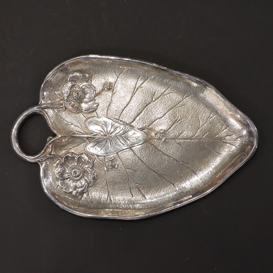 Art Nouveau Reed & Barton Silver Plate Leaf Shaped Tray (1 of 7)