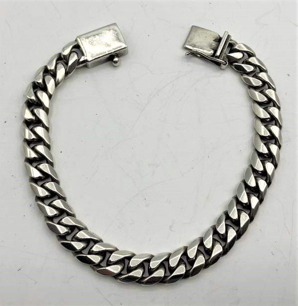 .925 Mexico Sterling Silver Men: .925 Mexico Sterling Silver Men's Curb Chain Bracelet. Size: 9 in. length, 1/2 in. wide