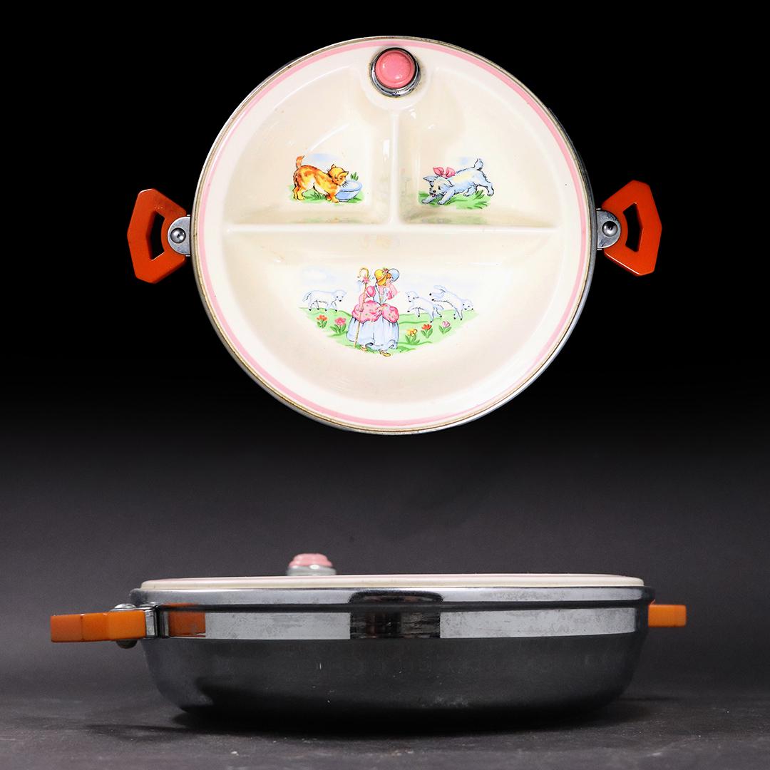 Child Warming Divided Bowl Bakelite Handles Lil Bo Peep: Child Warming Divided Bowl Bakelite Handles Lil Bo Peep. Vintyage. size: 2h x 10.5w