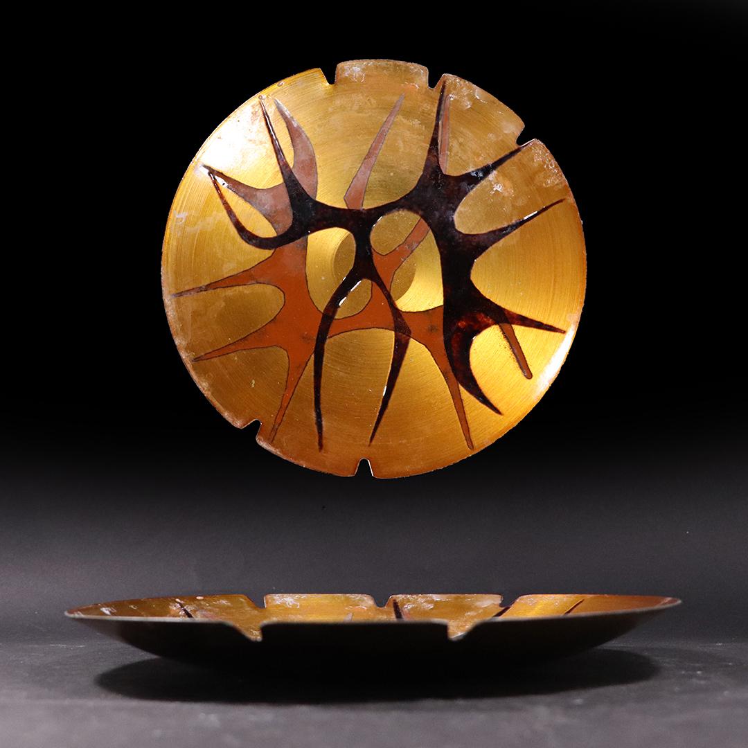 Mid-Century Modern Enamel on Brass Plate: Mid-Century Modern Enamel on Brass Plate. size: 1h x 10dia