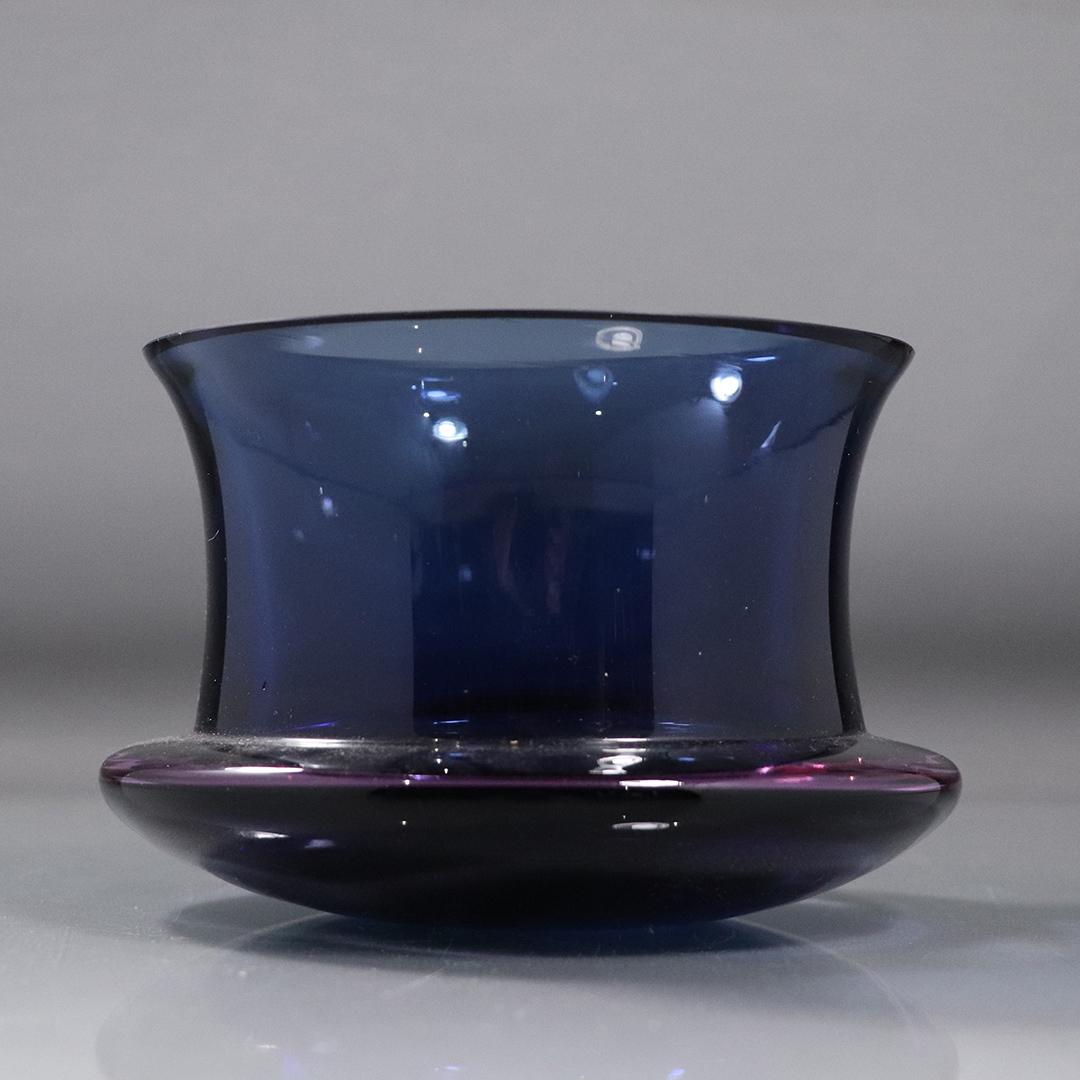 Tapio Wirkkala Signed Blue Glass Bowl - Modern Design: Tapio Wirkkala Signed Blue Glass Bowl - Modern Design. Signed on bottom. size: 6 x 4 inches